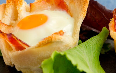 Receta de huevos al horno en cestita de pan