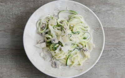 Espaguetis de calabacín a la carbonara vegetariana