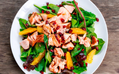 Receta de salmón salteado con ensalada