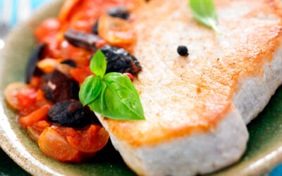 Receta de solomillo de atún con tomate